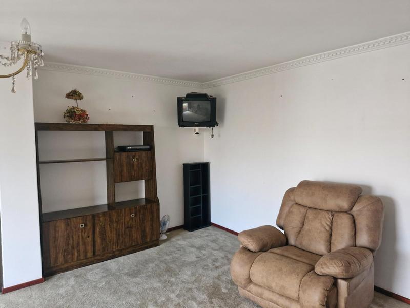 6 Bedroom Property for Sale in Cravenby Western Cape